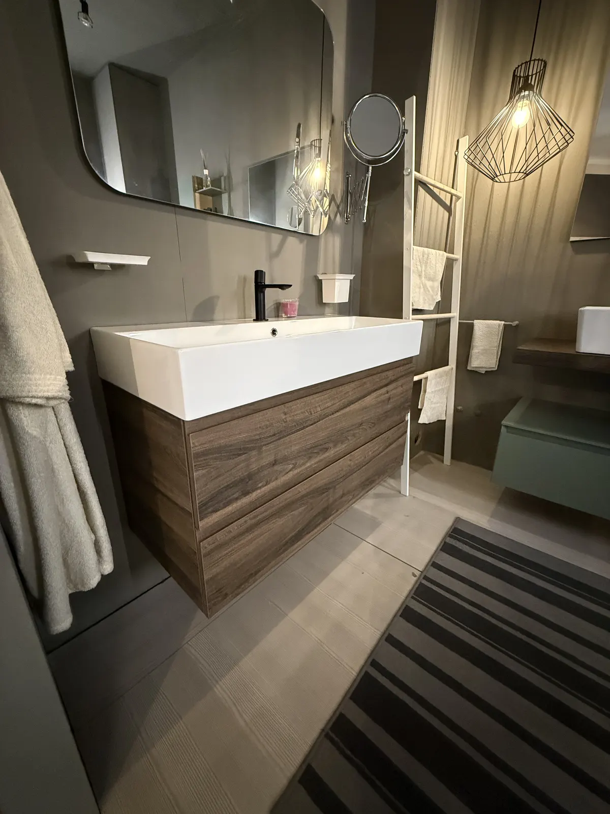 Mobile bagno con specchio retroilluminato